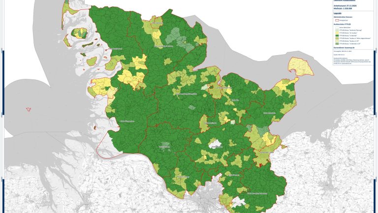 Karte von Schleswig-Holstein und Umgebung, die unterschiedliche Gemeinden in verschiedenen Farben zeigt. Grün dominiert, einige Bereiche in Gelb oder Weiß. Legende oben rechts erklärt die Farbcodierung. Umgebung grau dargestellt.