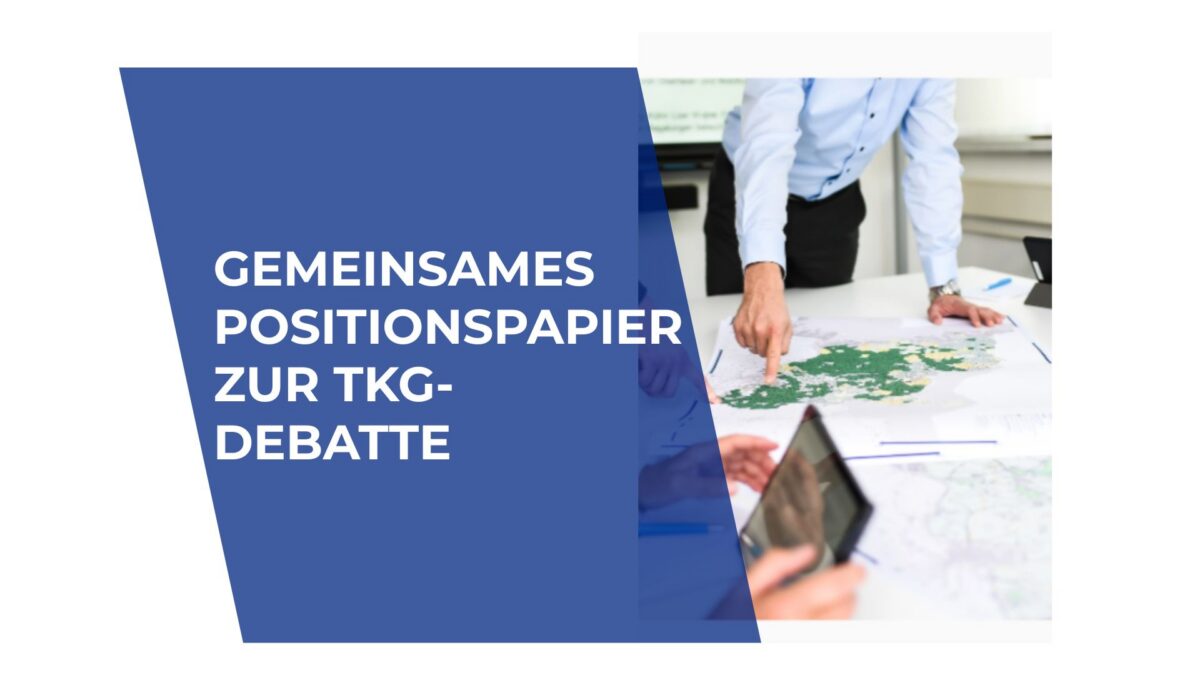 Das Breitband-Kompetenzzentrum Schleswig-Holstein (BKZ.SH) hat gemeinsam mit Partnern aus Telekommunikations- und Wohnungswirtschaft eine Stellungnahme zur aktuellen TKG-Debatte veröffentlicht. Im Fokus stehen klare Rahmenbedingungen für Investitionen, ein koordiniertes Vorgehen beim Glasfaserausbau sowie die Stärkung offener Netze.