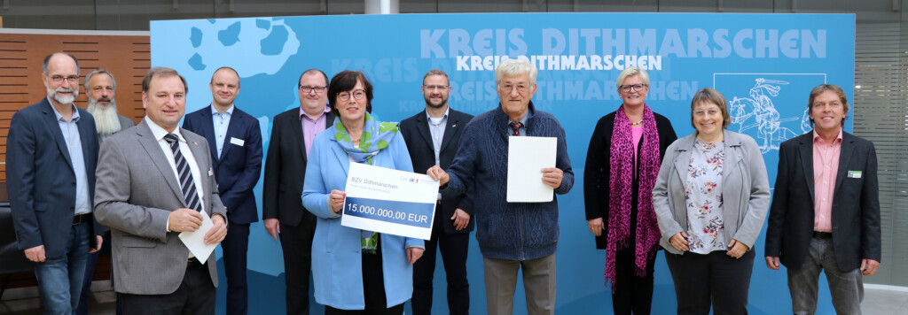 Zuwendungsbescheid-Übergabe: Der Breitband-Ausbau in den Außengebieten des Kreises Dithmarschen ist gesichert