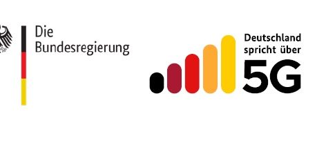 Das Bild zeigt das Logo der Bundesregierung mit einem stilisierten Bundesadler und den Schriftzug "Die Bundesregierung" links sowie eine Grafik mit Balken und den Schriftzug "Deutschland spricht über 5G" rechts.