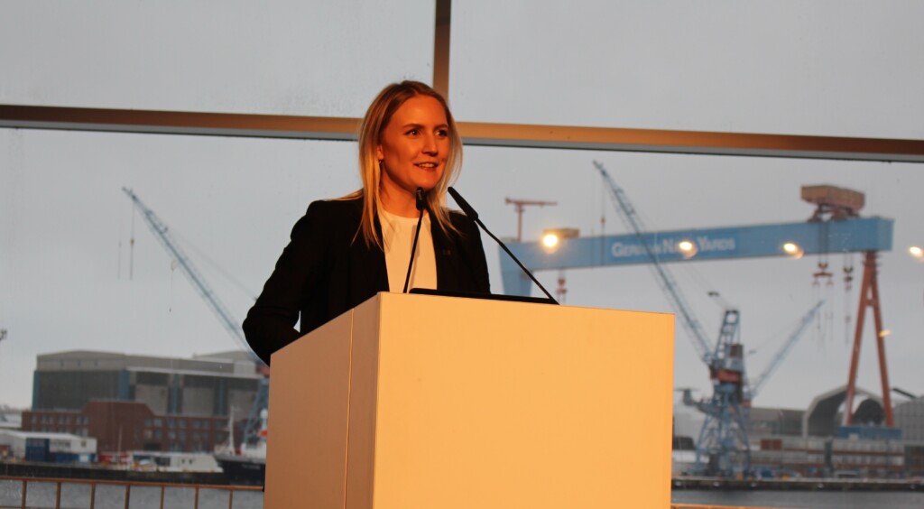 Land baut Spitzenposition bei Glasfaser aus – Staatssekretärin Carstens: „Mittlerweile liegt bei 70 Prozent aller Hausadressen ein Kabel vor der Tür“