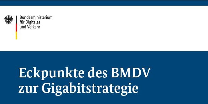 Blau-weißer Hintergrund mit dem Logo des Bundesministeriums für Digitales und Verkehr oben links. Darunter steht: "Eckpunkte des BMDV zur Gigabitstrategie".