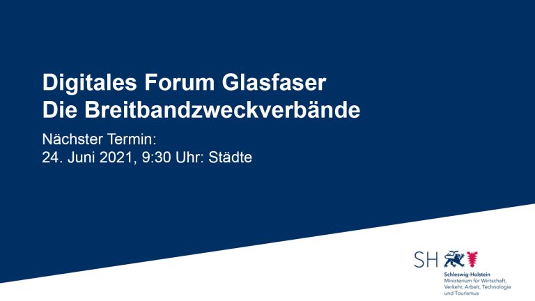 Blaues Banner mit weißem Text: "Digitales Forum Glasfaser. Die Breitbandzweckverbände. Nächster Termin: 24. Juni 2021, 9:30 Uhr: Städte." Unten ist das Logo des Ministeriums für Wirtschaft, Verkehr, Arbeit, Technologie und Tourismus in Schleswig-Holstein.