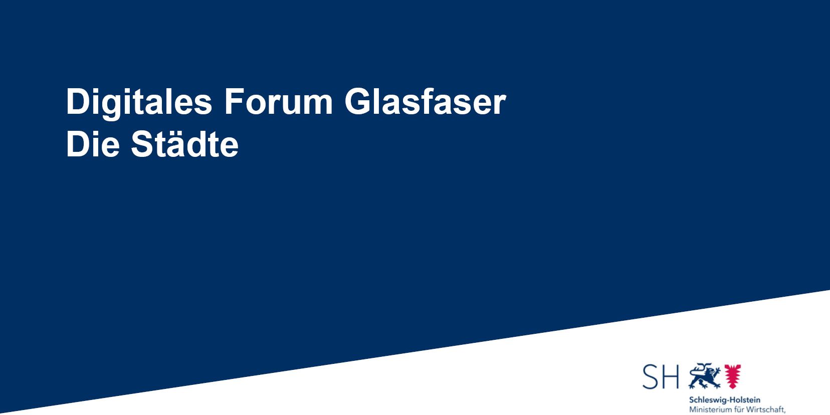 Blauer Hintergrund mit weißem Text: "Digitales Forum Glasfaser Die Städte". Unten rechts ein Logo mit dem Wappen von Schleswig-Holstein und dem Text "Ministerium für Wirtschaft, Verkehr, Arbeit, Technologie und Tourismus".