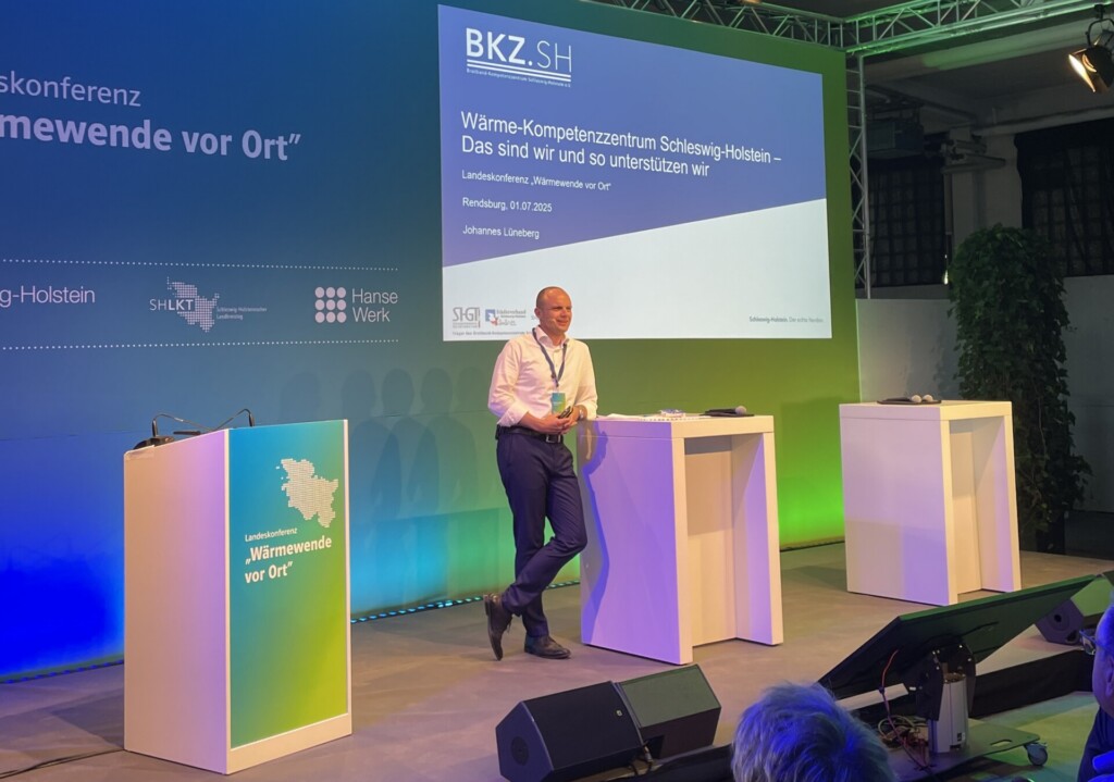 Seit dem 1. Juli 2025 ist das Wärme-Kompetenzzentrum Schleswig-Holstein (WKZ.SH) operativ besetzt. Zwei neue Fachkräfte haben ihre Tätigkeit aufgenommen und unterstützen ab sofort Kommunen in Schleswig-Holstein bei der Umsetzung der kommunalen Wärmeplanung.