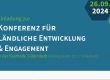 Eine Einladung zur "Konferenz für Ländliche Entwicklung & Engagement" findet am 26.09.2024 in der Festhalle Silberstedt statt. Die Adresse ist Hollingstedter Str. 2, Silberstedt. Der Hintergrund zeigt schematische ländliche Gebäude.