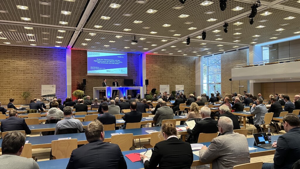 Madsen eröffnet Glasfaserforum 2022: „Zwischenziel trotz ausbleibender Förderung erreicht – wir erwarten aber ein klares Bekenntnis des Bundes“